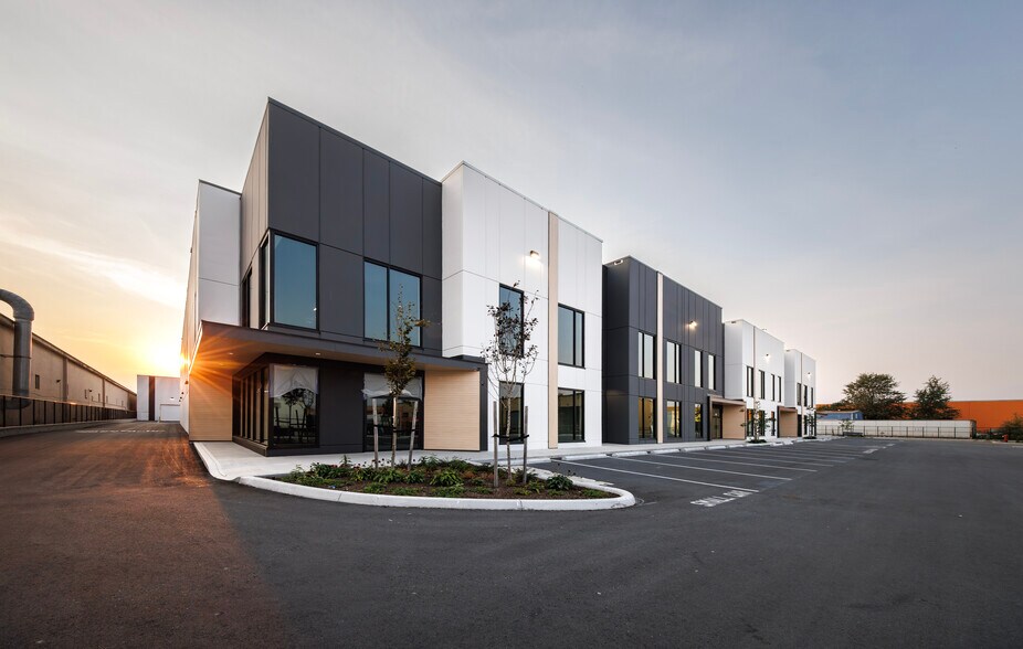 9688 192 St, Surrey, BC à vendre - Photo de l’immeuble – Image 3 sur 5