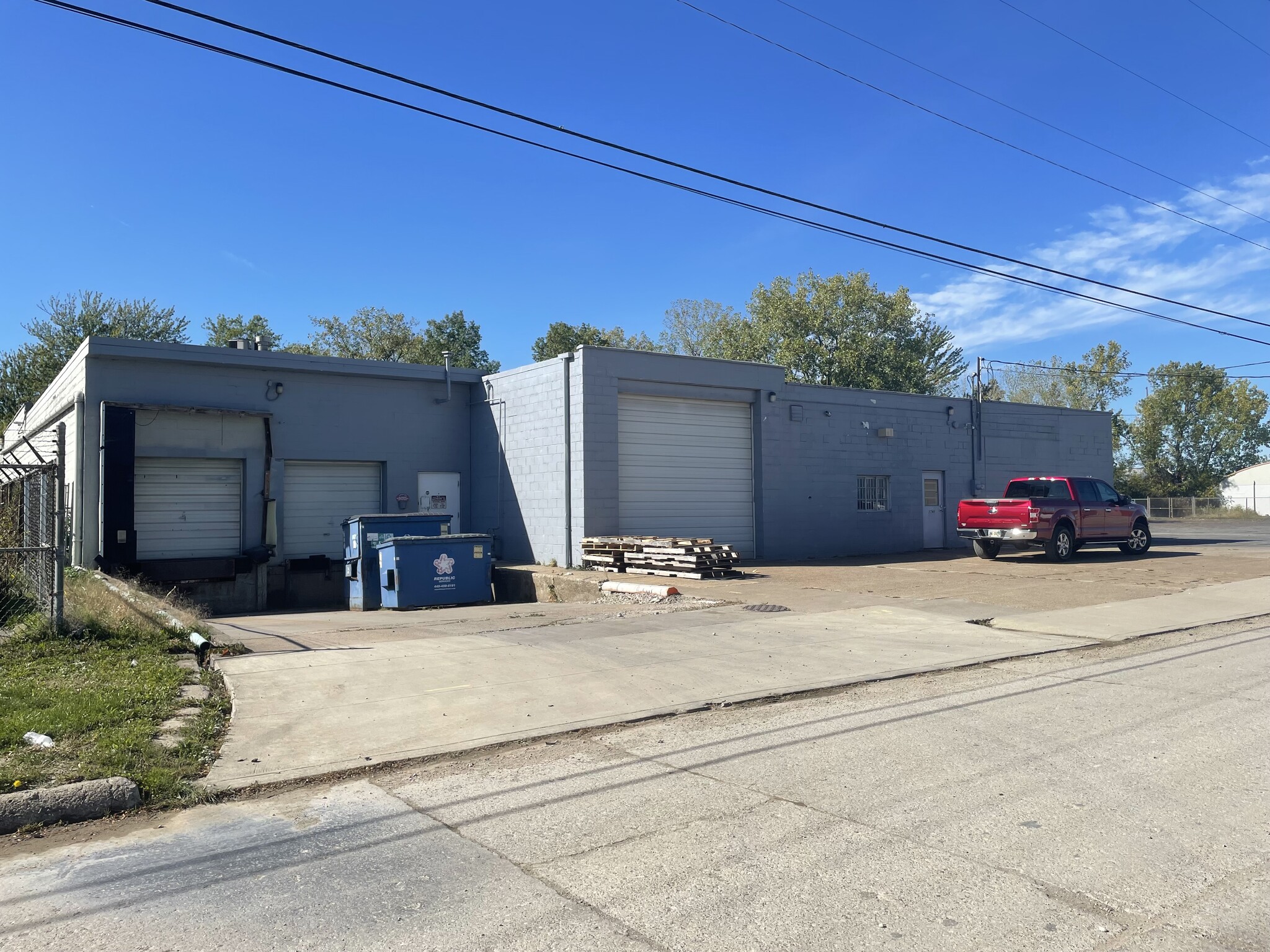 1744 Iowa Ave, Lorain, OH à vendre Photo de l’immeuble– Image 1 sur 3