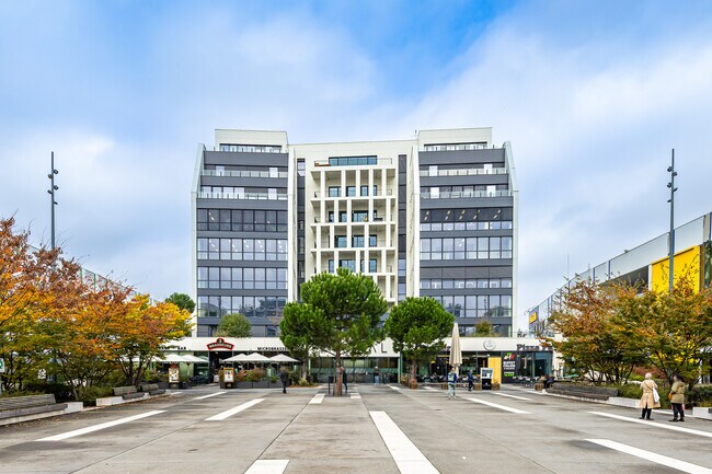 Plus de détails pour 5 Rue Simone Veil, Vénissieux - Bureau à vendre