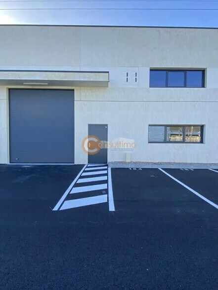 Local d'activités dans Mios à vendre - Photo de l’immeuble – Image 2 sur 10