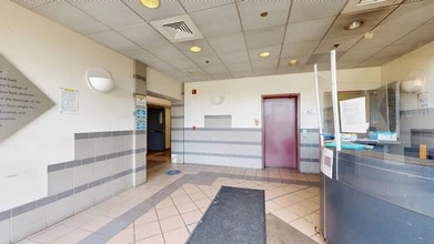 1610 Bathgate Ave, Bronx, NY à louer Numérisation 3D Matterport– Image 1 sur 4