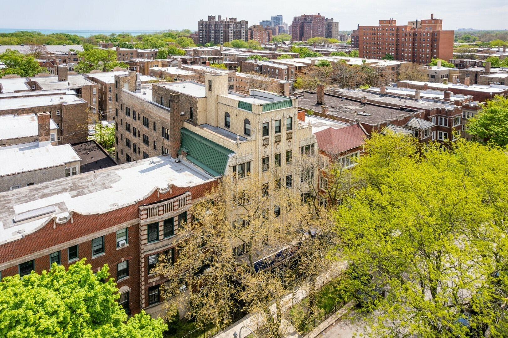 6811 S Paxton Ave, Chicago, IL à vendre Photo de l’immeuble– Image 1 sur 20