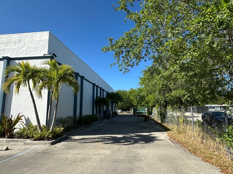 210 Newman Rd, Lake Park, FL à vendre - Photo de l’immeuble – Image 2 sur 10