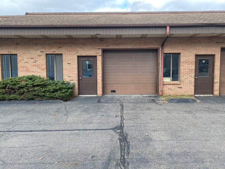 70 Raton Dr, Milford, CT à louer - Photo de l’immeuble – Image 2 sur 5