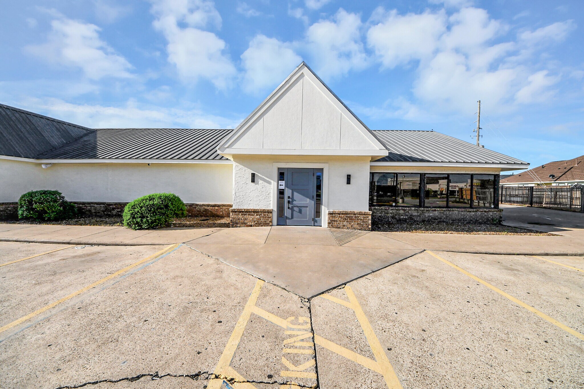 13615 Bellaire Blvd, Houston, TX à louer Photo de l’immeuble– Image 1 sur 18