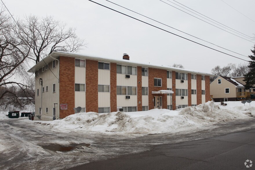 4242 3rd St NE, Columbia Heights, MN à vendre - Photo de l’immeuble – Image 3 sur 3