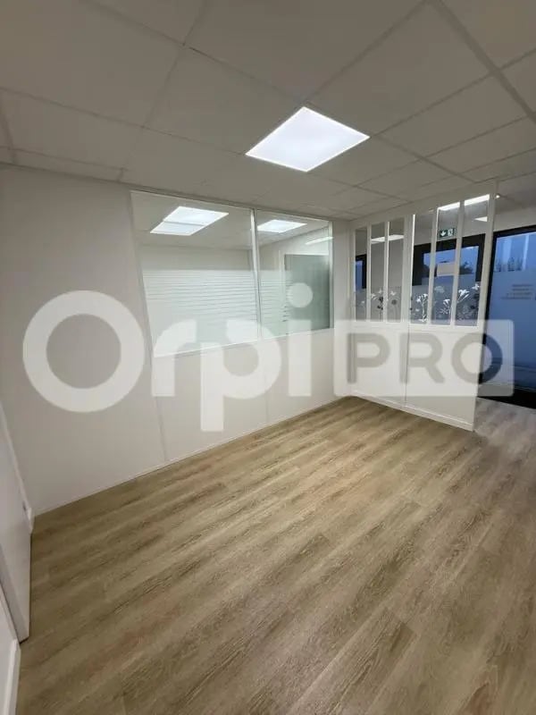 Plus de détails pour Bureau à louer