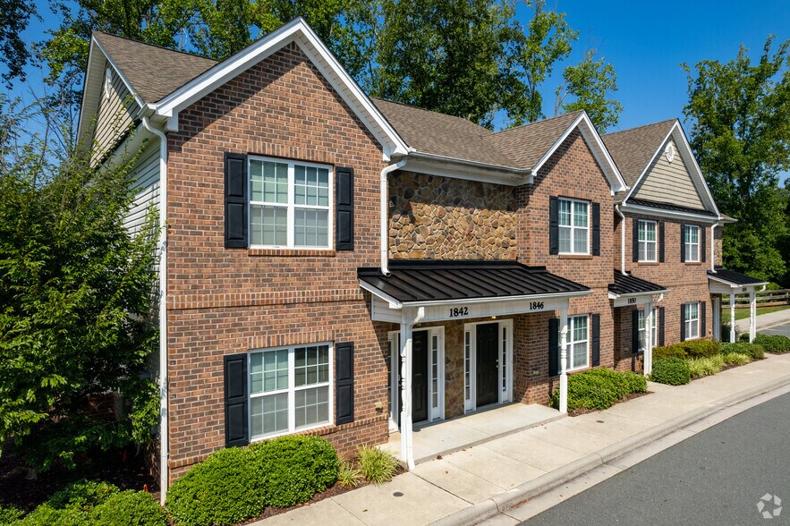 1831 Quantum Ln, Winston-Salem, NC à vendre - Photo principale – Image 1 sur 25
