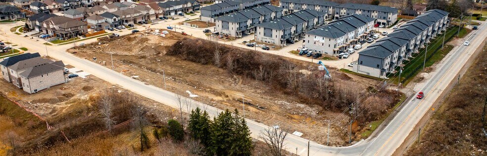 61-65 Nottinghill Dr, Cambridge, ON à vendre - Photo de l’immeuble – Image 1 sur 7