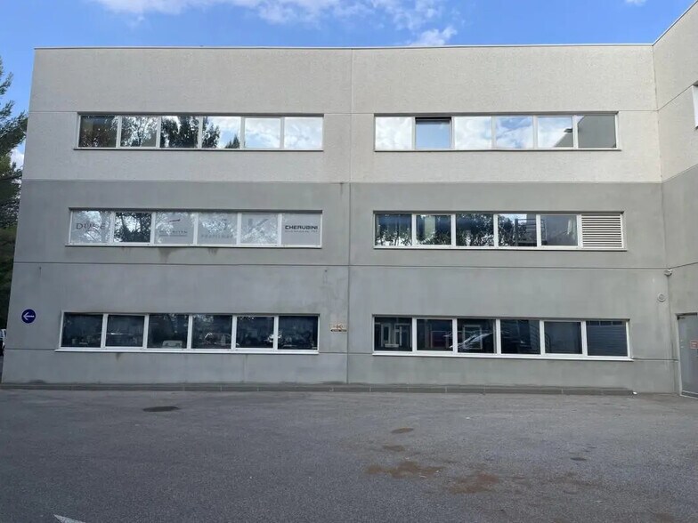 Local d’activités dans Mouans-Sartoux à louer - Photo de l’immeuble – Image 3 sur 7