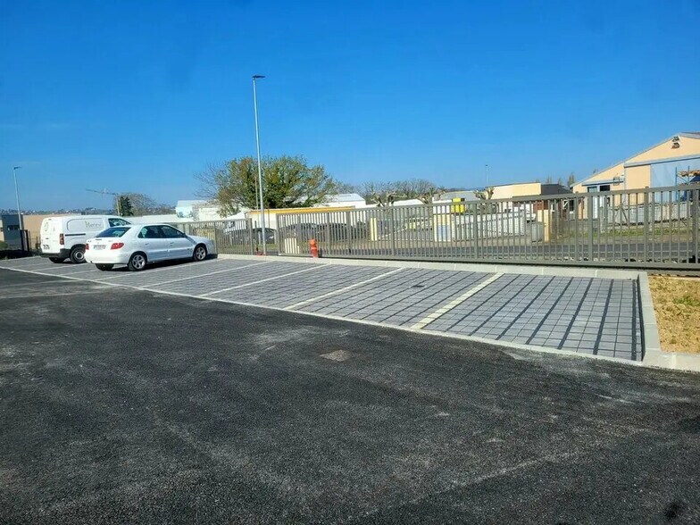 Industriel/Logistique dans Trévoux à vendre - Photo de l’immeuble – Image 3 sur 4