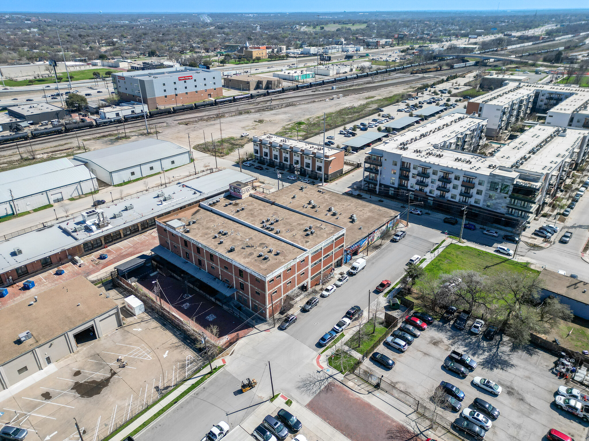 201 S Calhoun St, Fort Worth, TX à louer Photo de l’immeuble– Image 1 sur 15