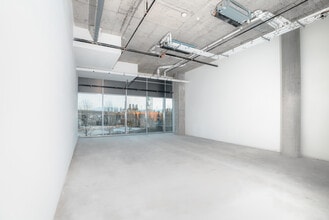 3328 No. 3 Rd, Richmond, BC à louer Photo intérieure– Image 2 sur 5