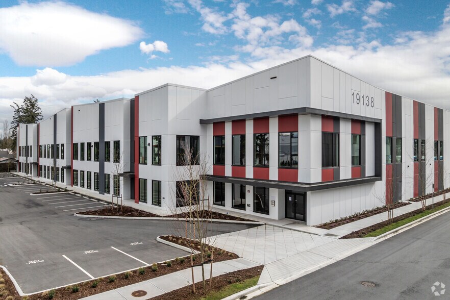 19138 32 Av, Surrey, BC à louer - Photo de l’immeuble – Image 1 sur 6