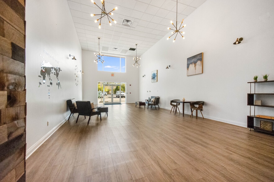 3390 Kori Rd, Jacksonville, FL à vendre - Photo intérieure – Image 2 sur 58