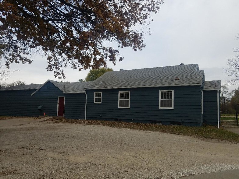1305 Sunset Dr, Norwalk, IA à vendre - Photo de l’immeuble – Image 3 sur 8