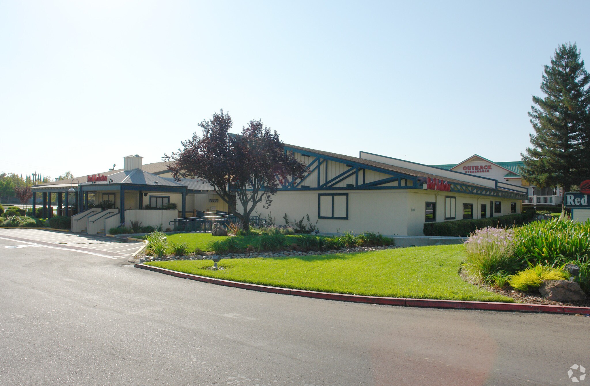 1400 Howe Ave, Sacramento, CA à louer Photo principale– Image 1 sur 18