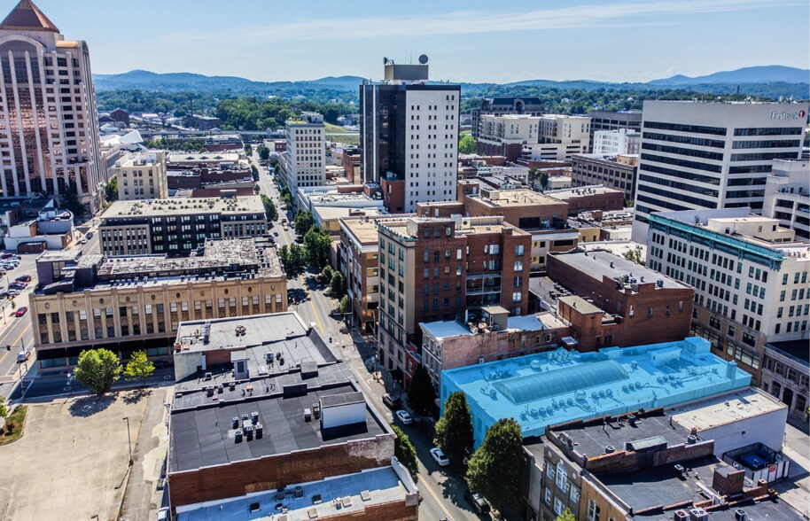 110 Campbell Ave SW, Roanoke, VA à vendre - Photo de l’immeuble – Image 3 sur 18