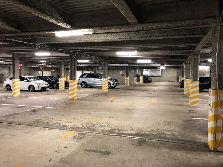63-14 Queens Blvd, Woodside, NY à vendre - Photo intérieure – Image 3 sur 3