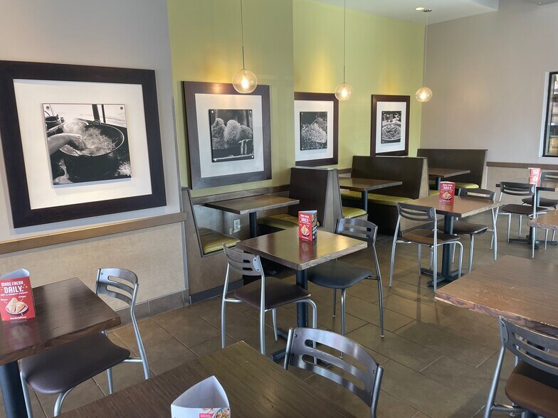 8926 JM Keynes Dr, Charlotte, NC à vendre - Photo intérieure – Image 3 sur 8