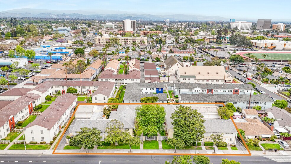 1601 N Flower St, Santa Ana, CA à vendre - Photo de l’immeuble – Image 2 sur 8
