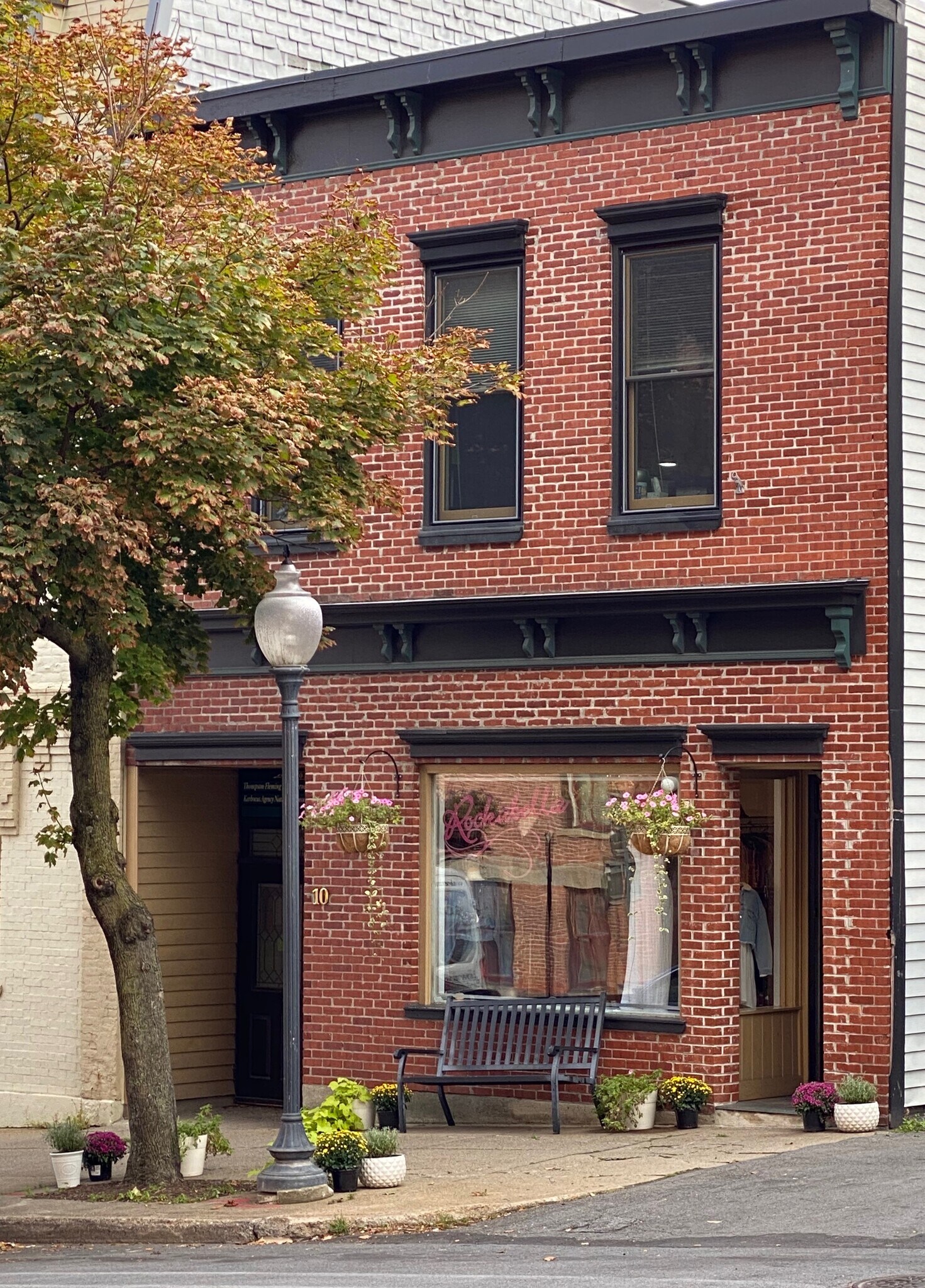 12 Lake Ave, Saratoga Springs, NY à louer Photo de l’immeuble– Image 1 sur 3