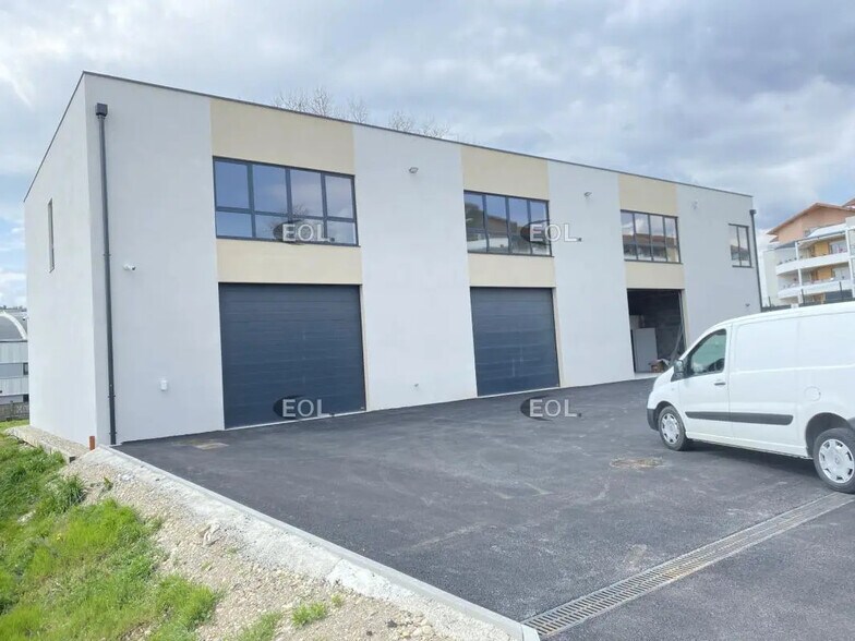 Local d’activités dans Chasse-sur-Rhône à louer - Photo de l’immeuble – Image 3 sur 11