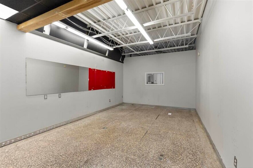 145 Northern Av E, Sault Ste. Marie, ON à louer - Photo de l’immeuble – Image 3 sur 8