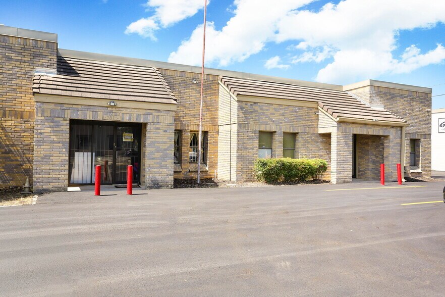 7819 Fortune Dr, San Antonio, TX à louer - Photo de l’immeuble – Image 3 sur 5