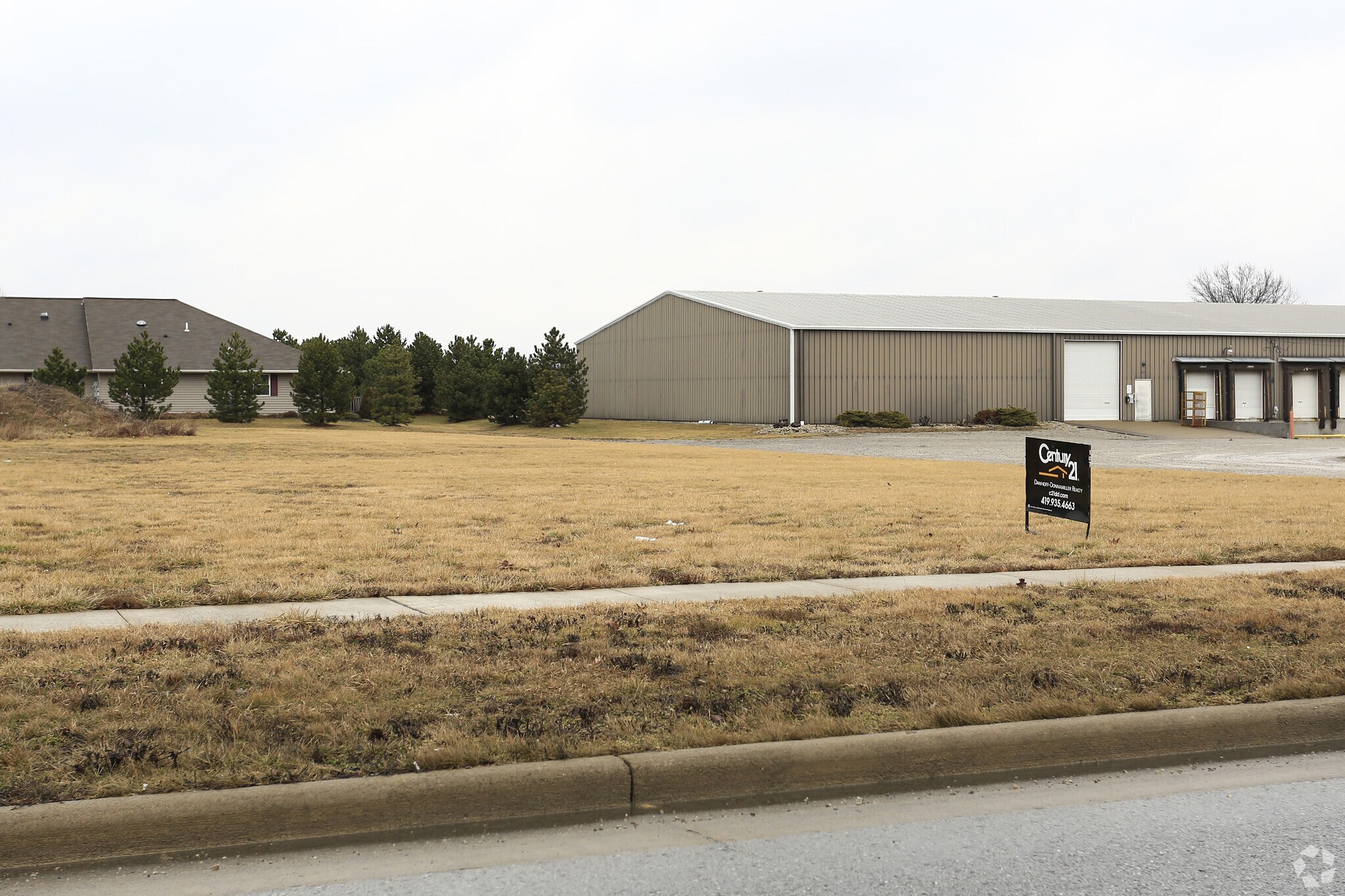 347 E Walton St, Willard, OH à louer Photo principale– Image 1 sur 5