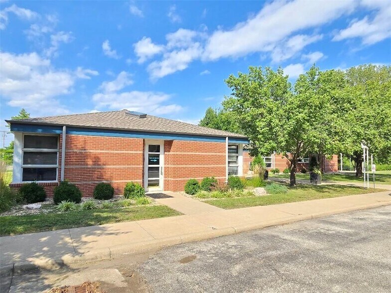 401 N East St, Paola, KS à vendre - Photo de l’immeuble – Image 3 sur 17
