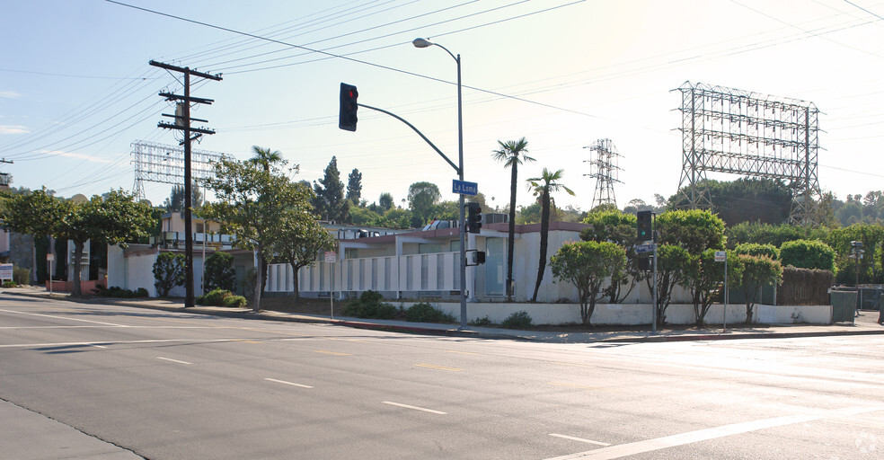 7330 N Figueroa St, Los Angeles, CA à louer - Photo de l’immeuble – Image 3 sur 4