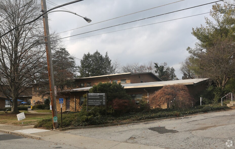 201 Sabine Ave, Narberth, PA à louer - Photo principale – Image 1 sur 22