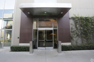 8255 Firestone Blvd, Downey, CA à louer Photo de l’immeuble– Image 2 sur 10