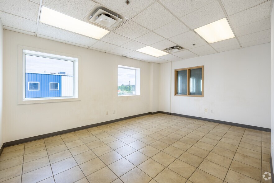 1177-1185 Venture Av SE, Calgary, AB à vendre - Photo intérieure – Image 3 sur 22