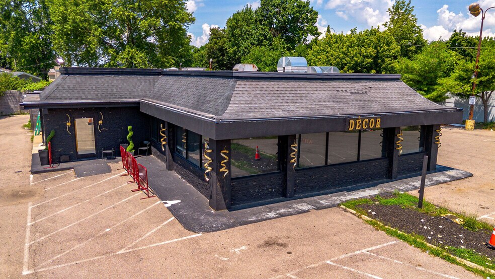 8021 Hamilton Ave, Cincinnati, OH à vendre - Photo de l’immeuble – Image 2 sur 28