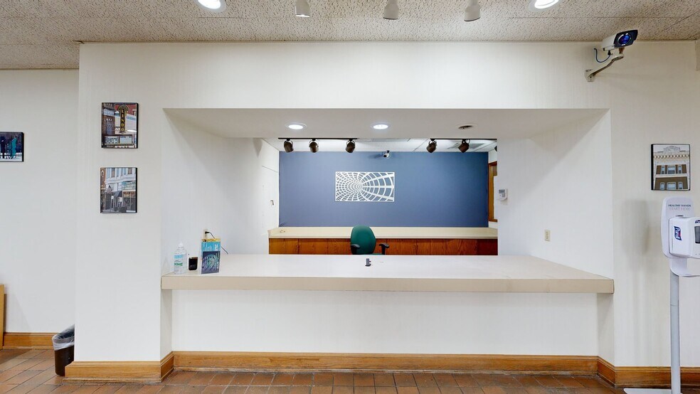 120 E Clark St, Freeport, IL à vendre - Numérisation 3D Matterport – Image 2 sur 23