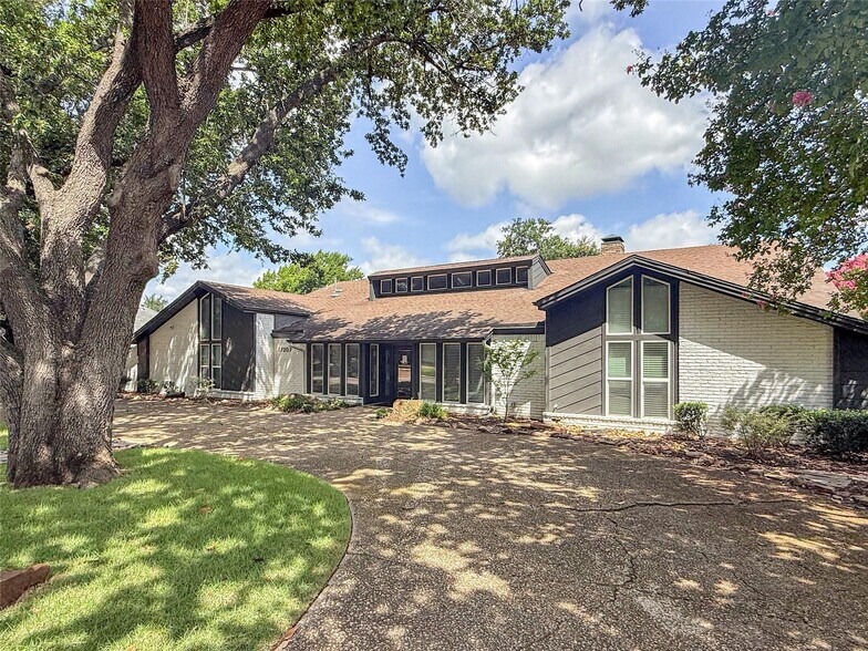 17207 Graystone Dr, Dallas, TX à vendre - Photo principale – Image 1 sur 1