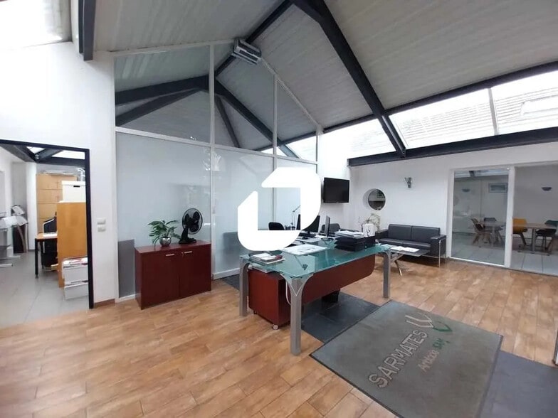 Bureau dans Tacoignières à louer - Photo de l’immeuble – Image 3 sur 12