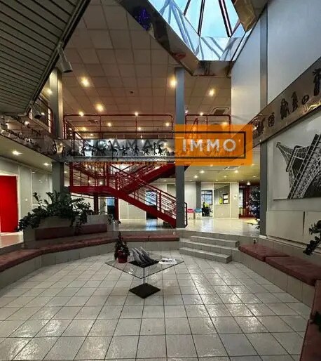 Bureau dans MAUREPAS à louer - Photo de l’immeuble – Image 2 sur 4