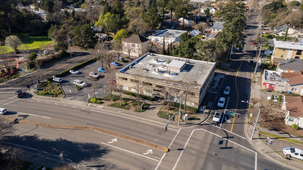 85 Brookwood Ave, Santa Rosa, CA à louer - Aérien – Image 2 sur 12