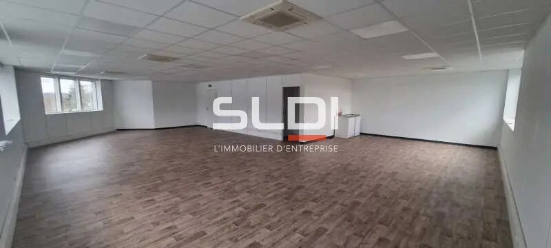 Bureau dans Saint-Genis-Laval à louer - Photo de l’immeuble – Image 3 sur 4