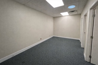 365 W 2nd Ave, Escondido, CA à louer Photo intérieure– Image 2 sur 2