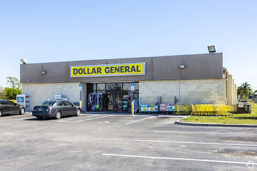 924 NE Pine Island Rd, Cape Coral, FL à vendre - Photo de l’immeuble – Image 2 sur 19