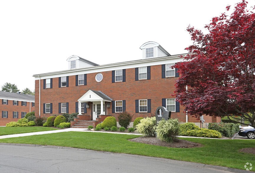 1 Barnard Ln, Bloomfield, CT à vendre - Photo de l’immeuble – Image 2 sur 2