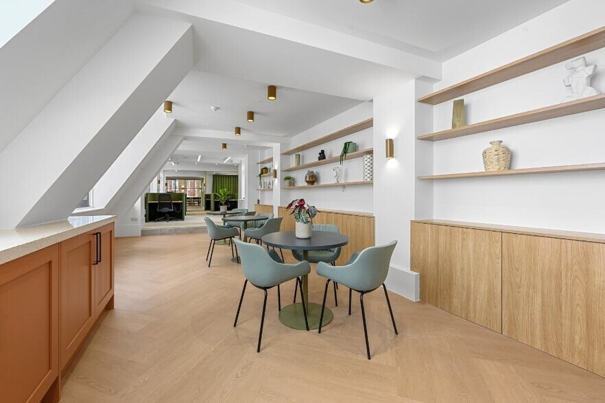 111-111A Wardour St, Londres à louer - Photo de l’immeuble – Image 2 sur 21