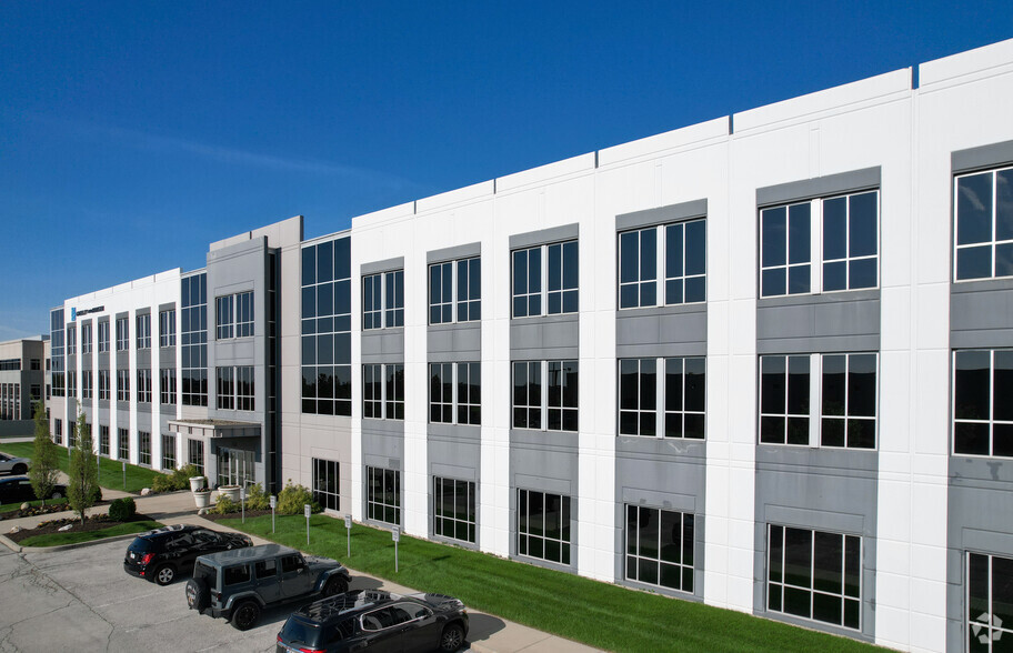 7820 Innovation Blvd, Indianapolis, IN à louer - Photo de l’immeuble – Image 2 sur 12