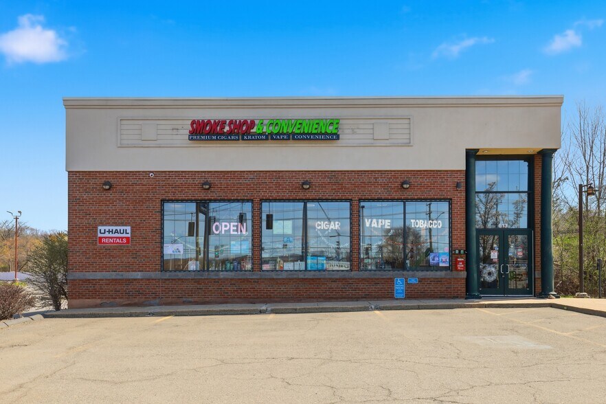 613 Queen St, Southington, CT à vendre - Photo principale – Image 1 sur 48