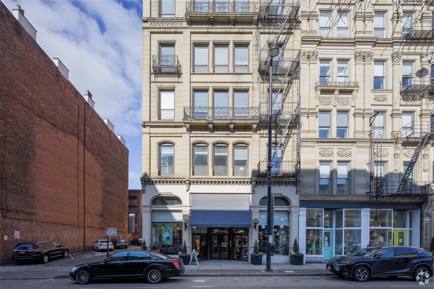 330 W 4th St, Cincinnati, OH à louer - Photo de l’immeuble – Image 2 sur 4