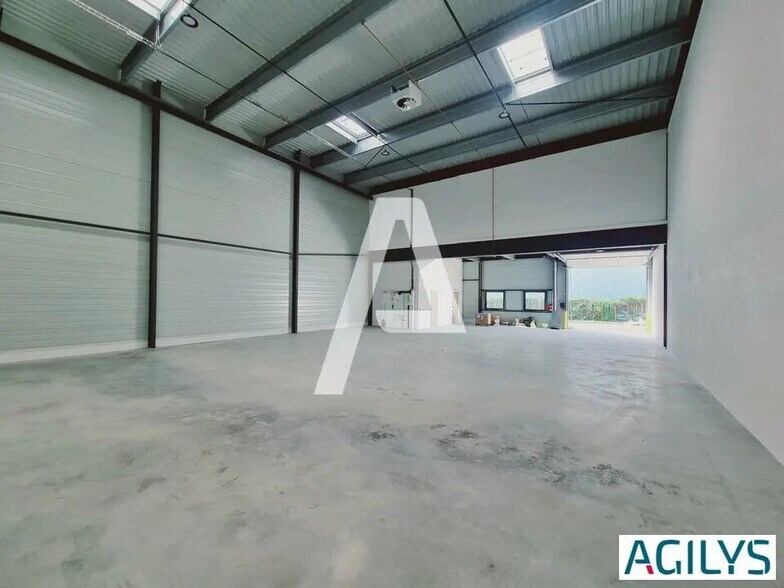 Local d’activités dans Corbeil-Essonnes à louer - Photo de l’immeuble – Image 1 sur 7